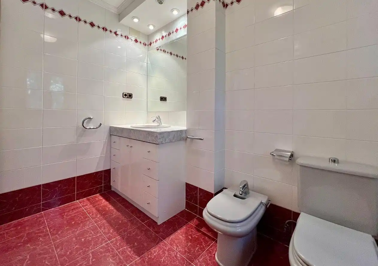 Bany de Casa o xalet en venda en Castellnou de Bages amb Jardí privat, Terrassa i Traster