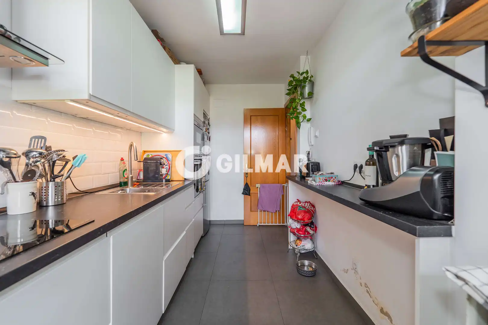 Kitchen of Flat for sale in Pozuelo de Alarcón  with Heating, Private garden and Swimming Pool