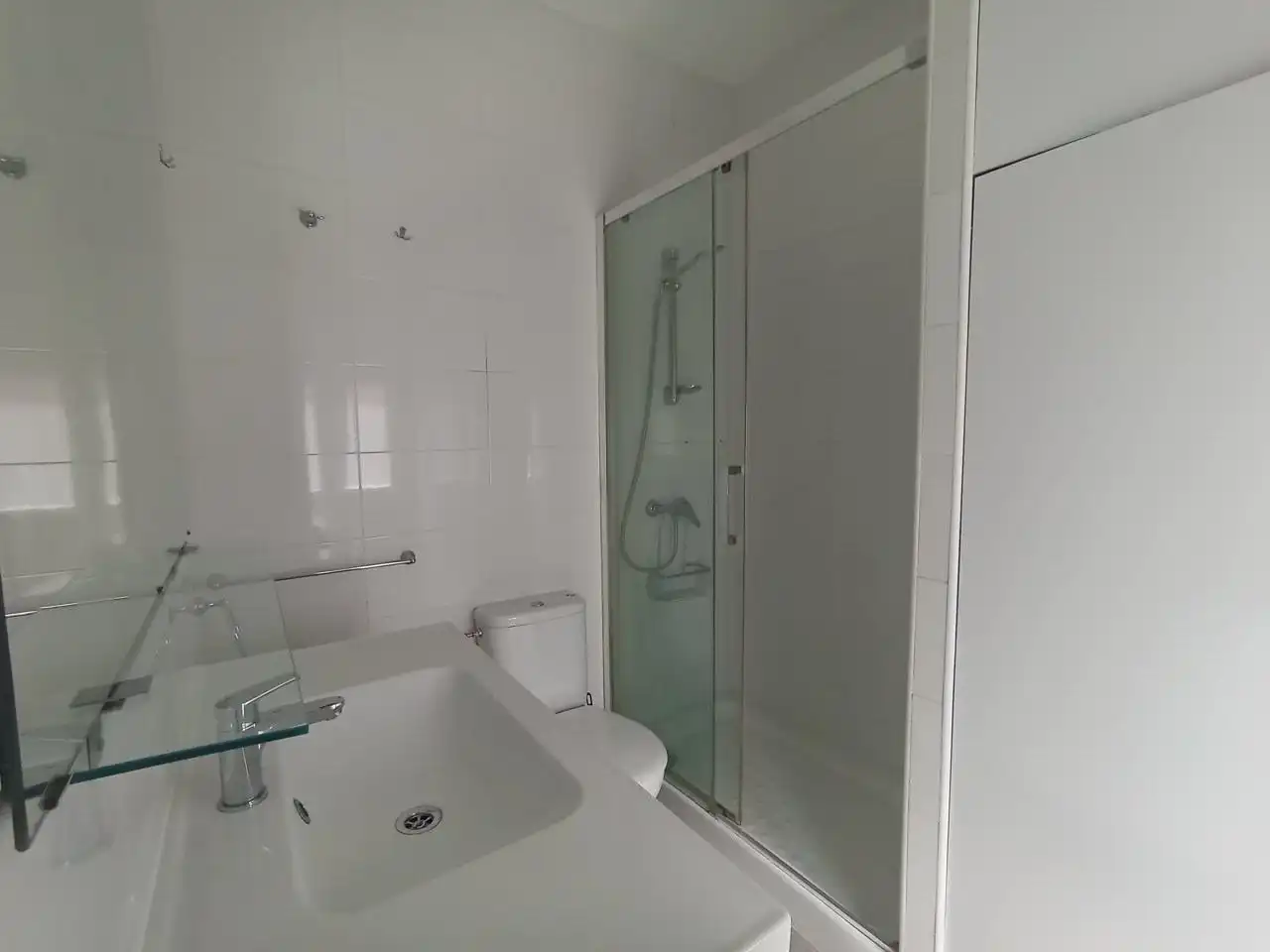 Baño de Estudio de alquiler en Madrid con Aire acondicionado, Calefacción y Amueblado