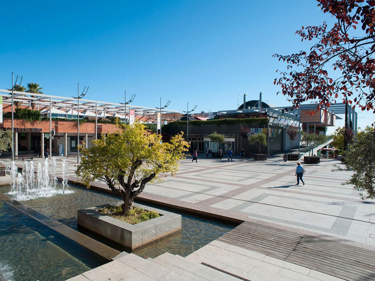 Vista exterior de Oficina de lloguer en Alcobendas amb Aire condicionat, Calefacció i Moblat