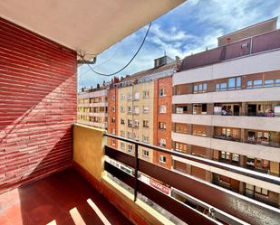 Terrassa de Pis en venda en Oviedo  amb Calefacció, Parquet i Terrassa