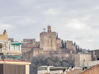 Vista exterior de Dúplex en venda en  Granada Capital amb Calefacció, Parquet i Balcó