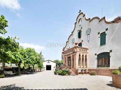 Exterior view of House or chalet for sale in Castellar del Vallès  with Air Conditioner, Terrace and Swimming Pool