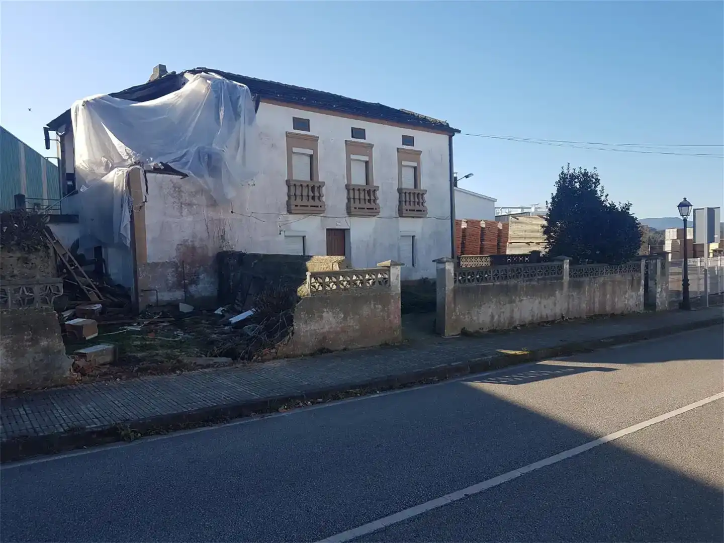 Planta baixa en venda en El Franco 