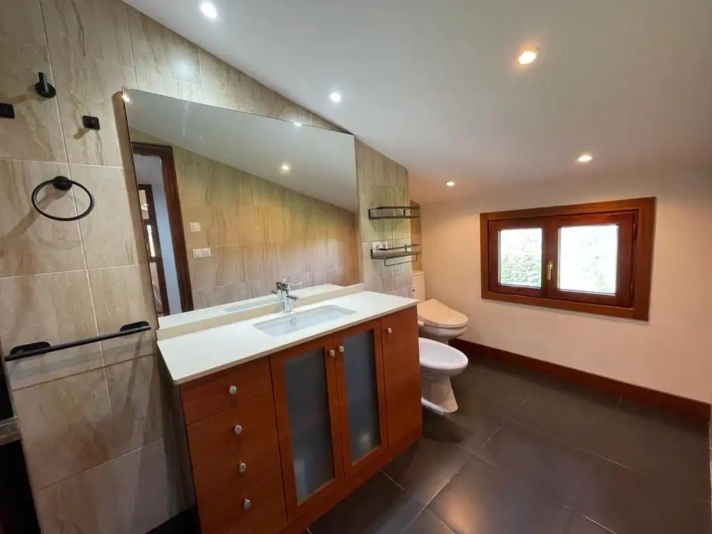 Baño de Finca rústica en venta en Amezketa con Calefacción, Jardín privado y Terraza