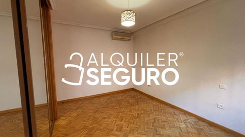 Foto 5 de Piso de alquiler en De Villalobos, Palomeras Sureste, Madrid Capital