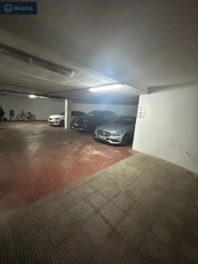 Aparcament de Casa adosada en venda en Isla Cristina amb Terrassa, Traster i Moblat