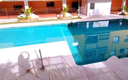 Piscina de Casa adosada en venda en Alhaurín de la Torre amb Aire condicionat, Calefacció i Jardí privat