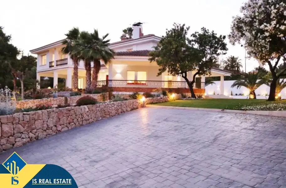 Vista exterior de Casa o xalet en venda en Alicante / Alacant amb Terrassa, Moblat i Piscina comunitària