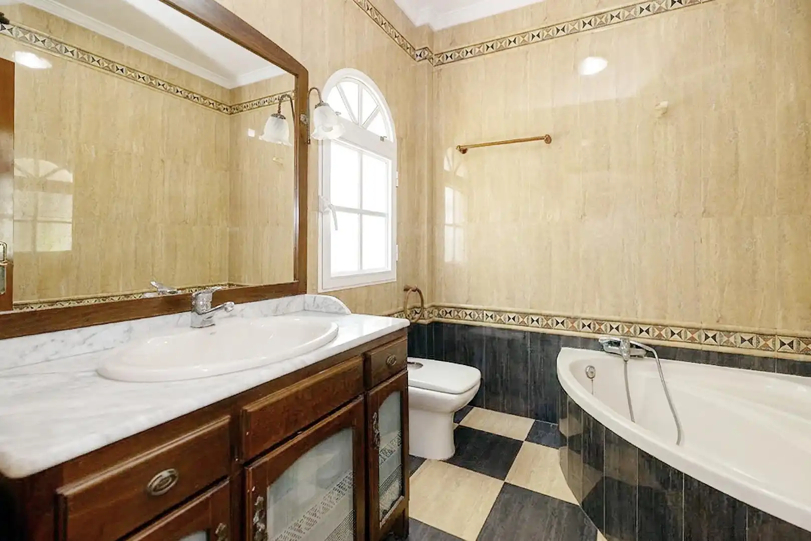 Badezimmer von Haus oder Chalet zum Verkauf in Málaga mit Klimaanlage, Terrasse und Abstellraum