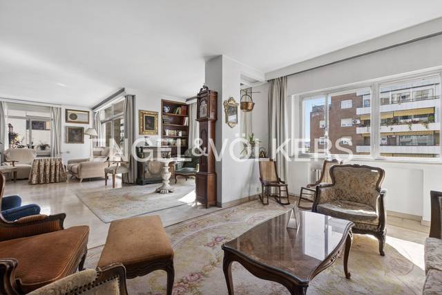 Piso en Venta en Avenida de la República Argentina en Triana Este