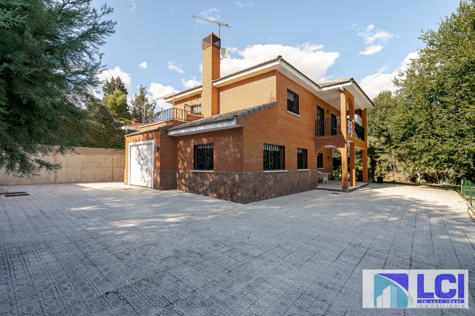 Vista exterior de Casa o chalet en venta en Villalbilla con Calefacción, Jardín privado y Terraza