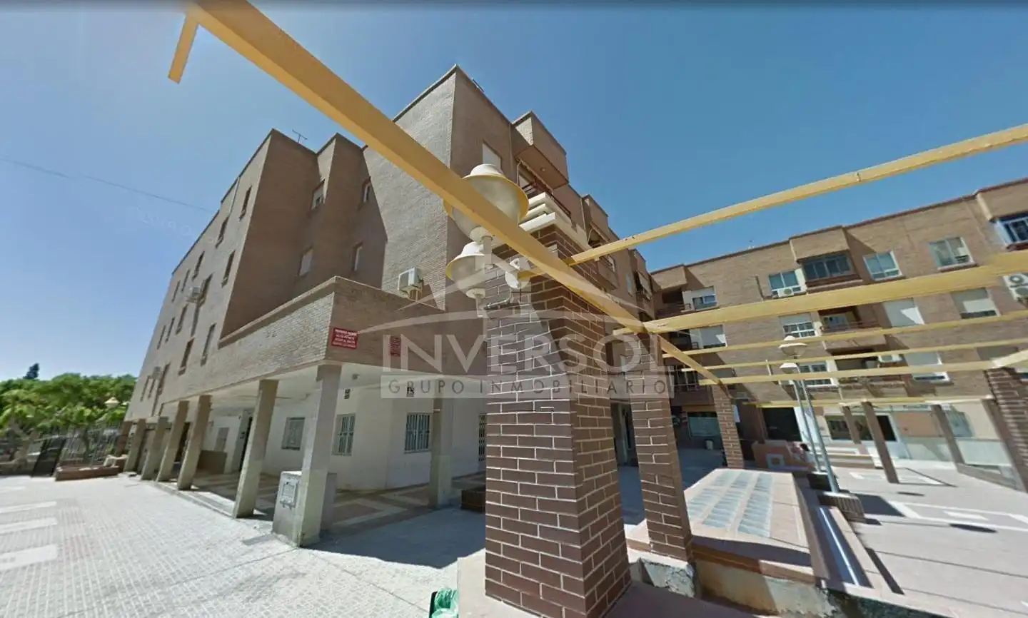 Außenansicht von Wohnung zum Verkauf in Almería mit Terrasse und Balkon