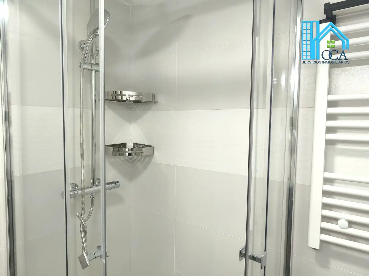 Baño de Piso en venta en Móstoles con Aire acondicionado, Jardín privado y Piscina comunitaria