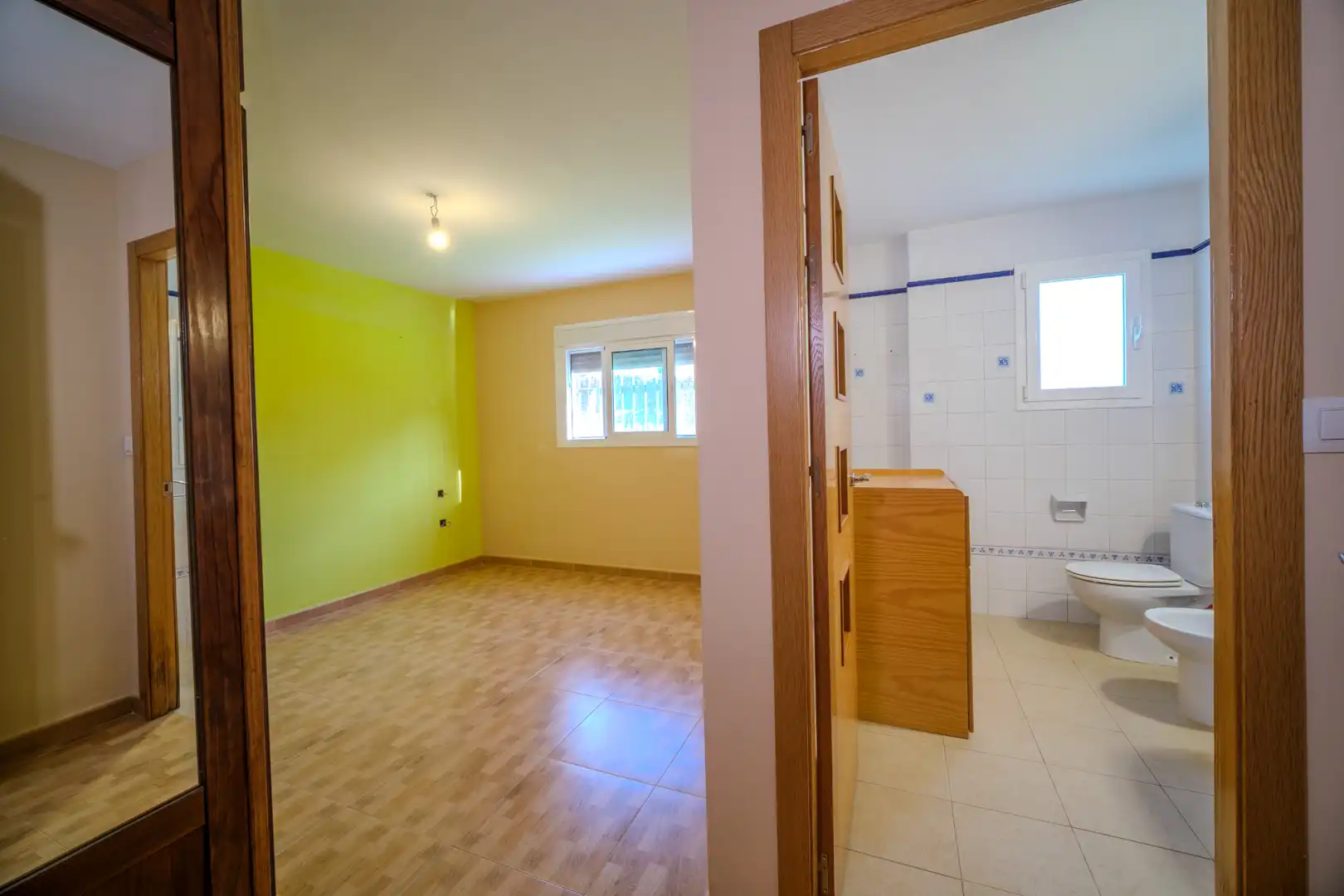 Dormitori de Casa o xalet en venda en Montequinto amb Jardí privat, Terrassa i Moblat