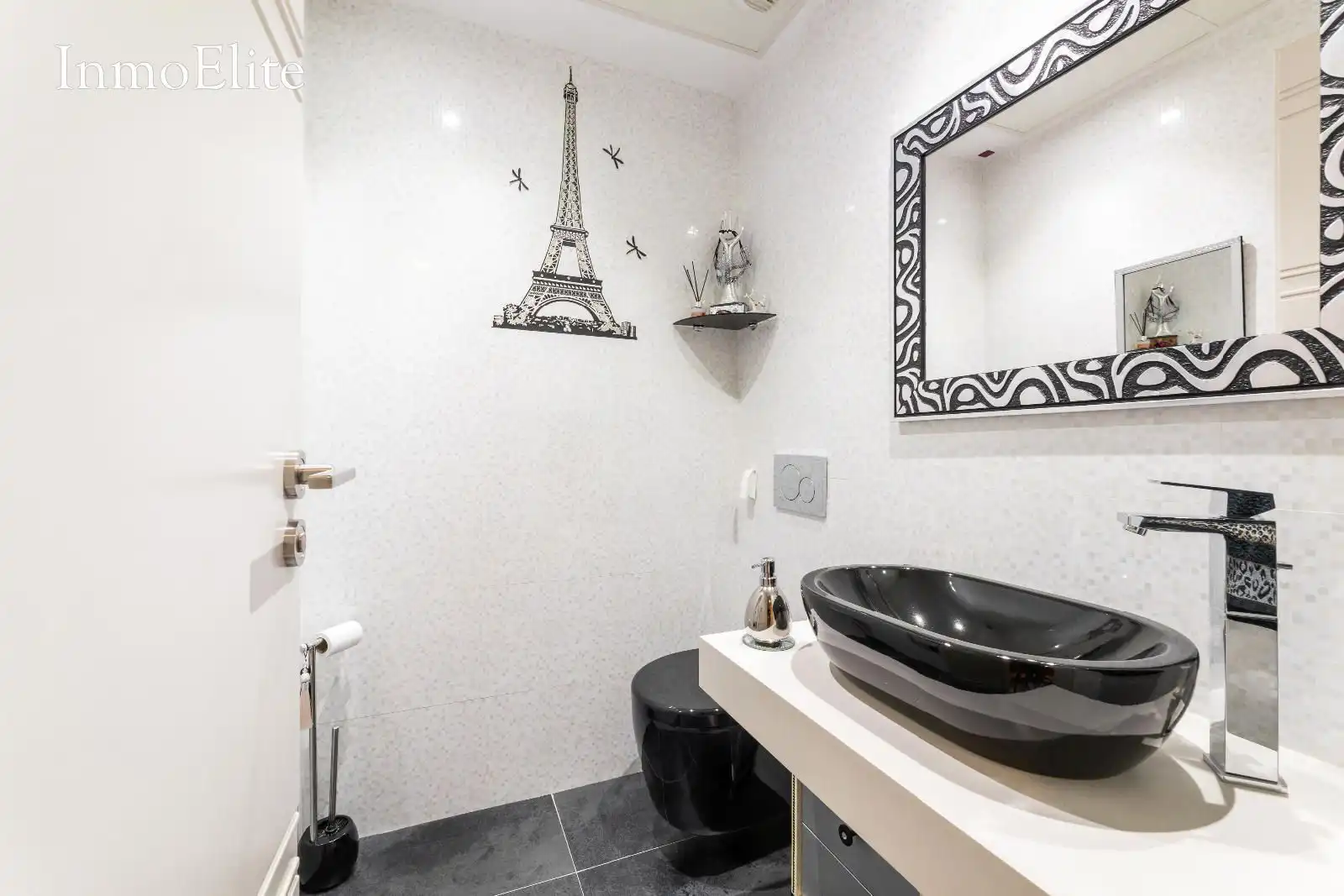 Bathroom of Detached homes for sale in Majadahonda  with Air Conditioner, Heating and Private garden