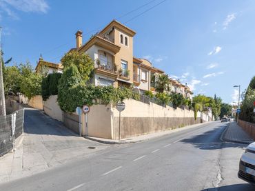Reihenhaus mit Garten zum Verkauf in Calle GRANADA