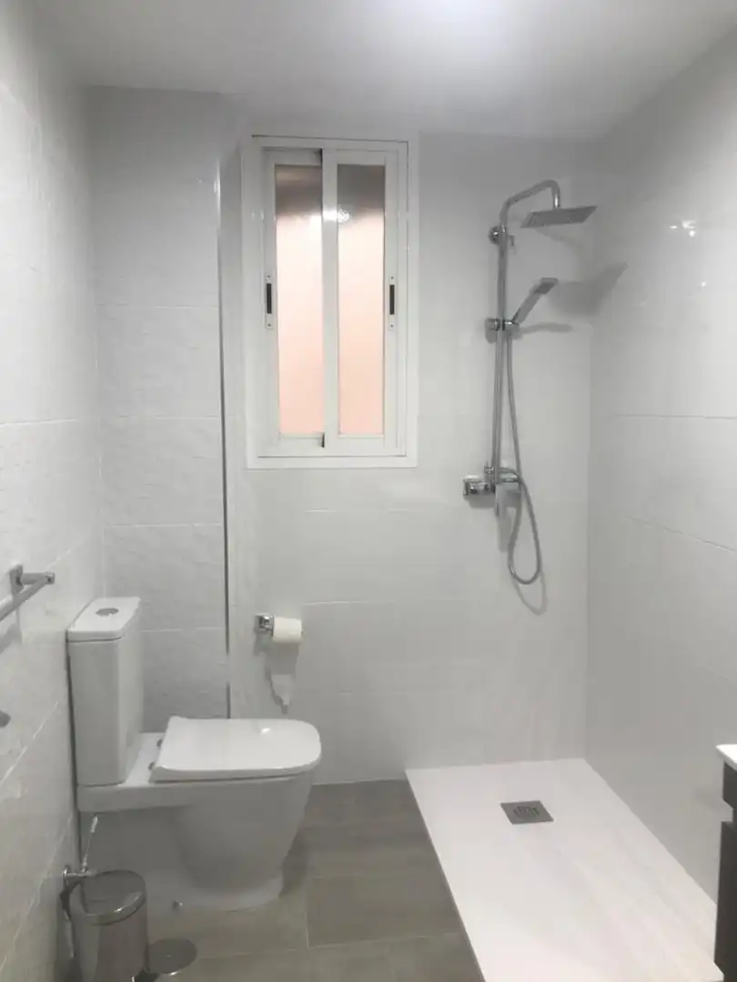 Badezimmer von Wohnung zur Miete in Granada mit Heizung, Möbliert und Balkon
