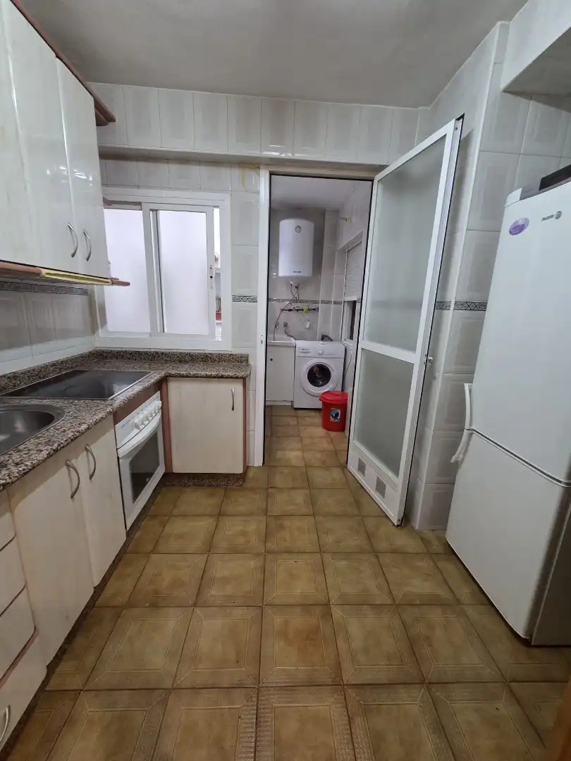 Kitchen of Flat for rent in Granada  with Furnished, Oven and Washing machine