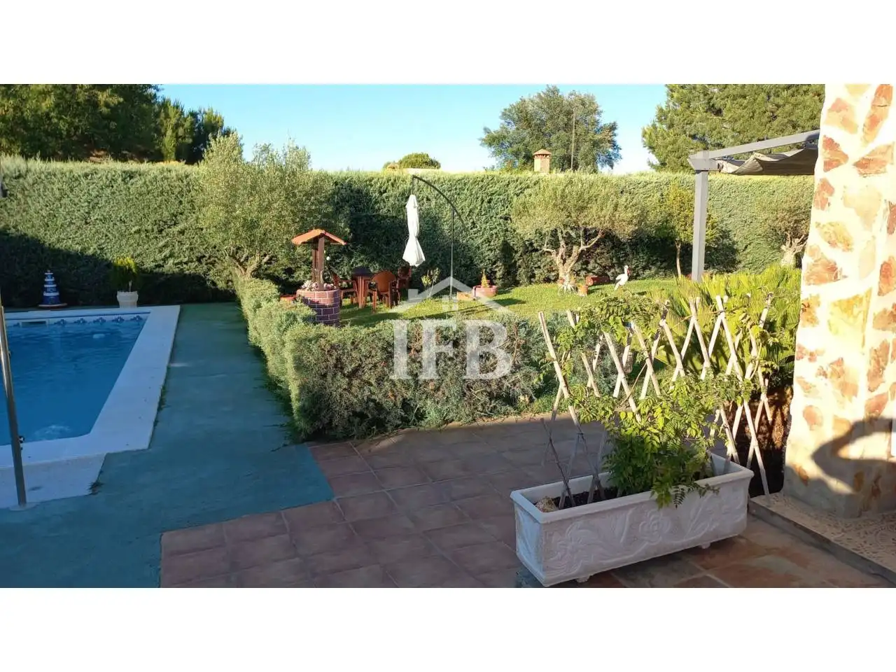 Garden of Country homes for sale in Valverde de Leganés  with Air Conditioner, Heating and Private garden
