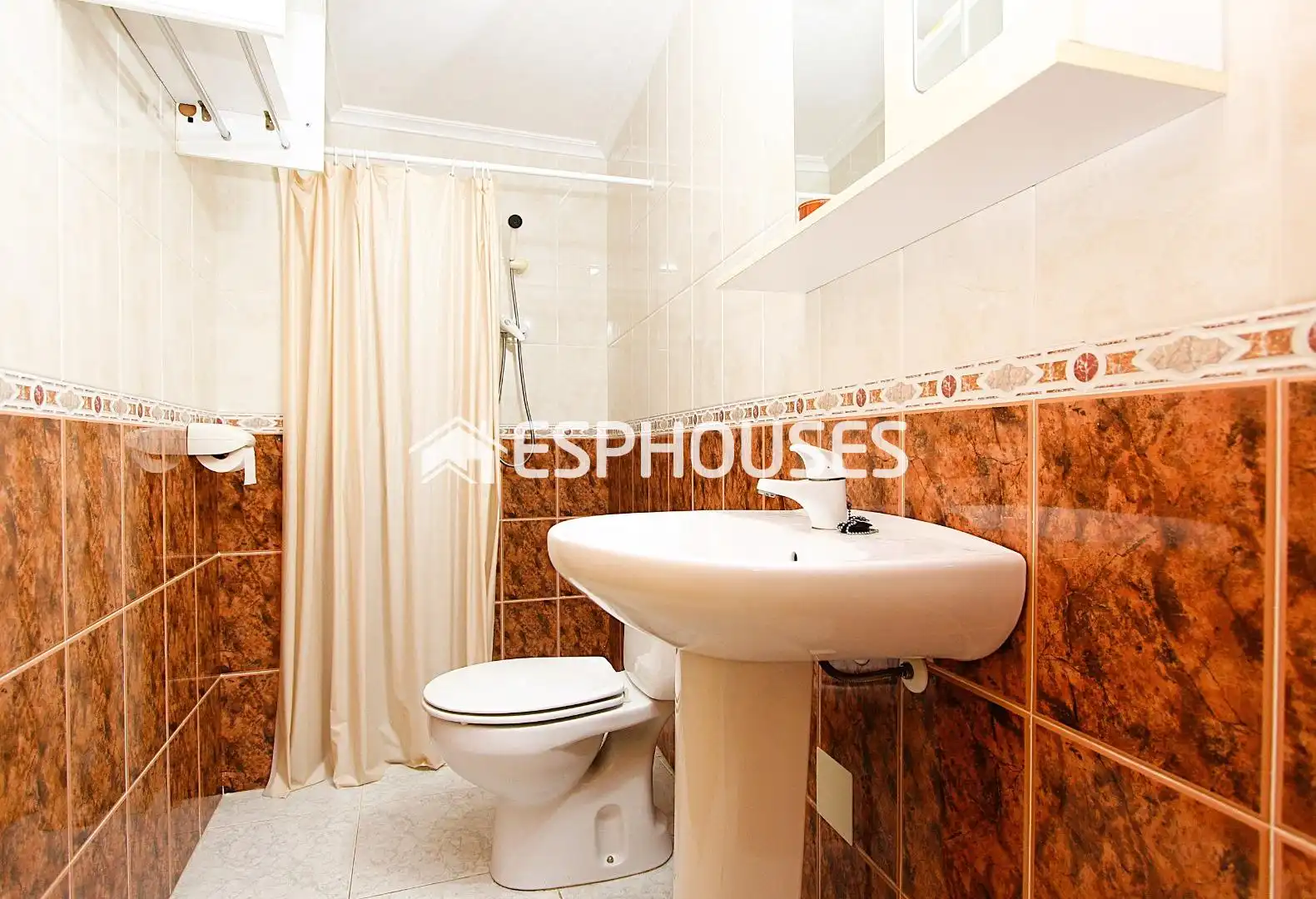 Baño de Apartamento en venta en Guardamar del Segura con Aire acondicionado, Trastero y Amueblado