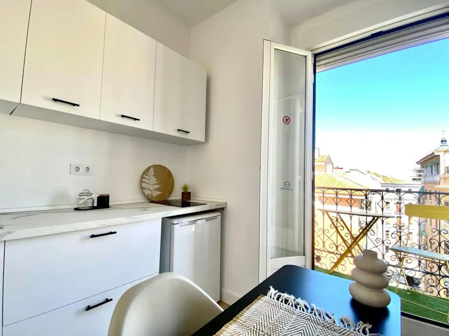 Kitchen of Flat for share in Madrid  with Washing machine