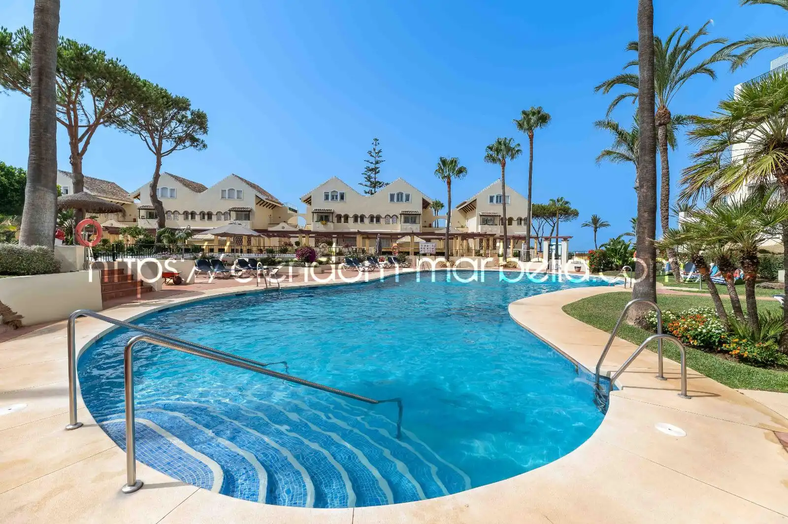 Piscina de Dúplex en venda en Marbella amb Aire condicionat, Terrassa i Traster