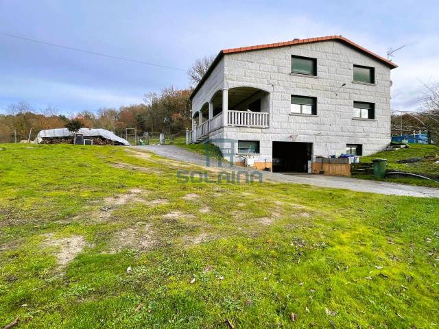 Casa-chalet en Venta en Amoeiro
