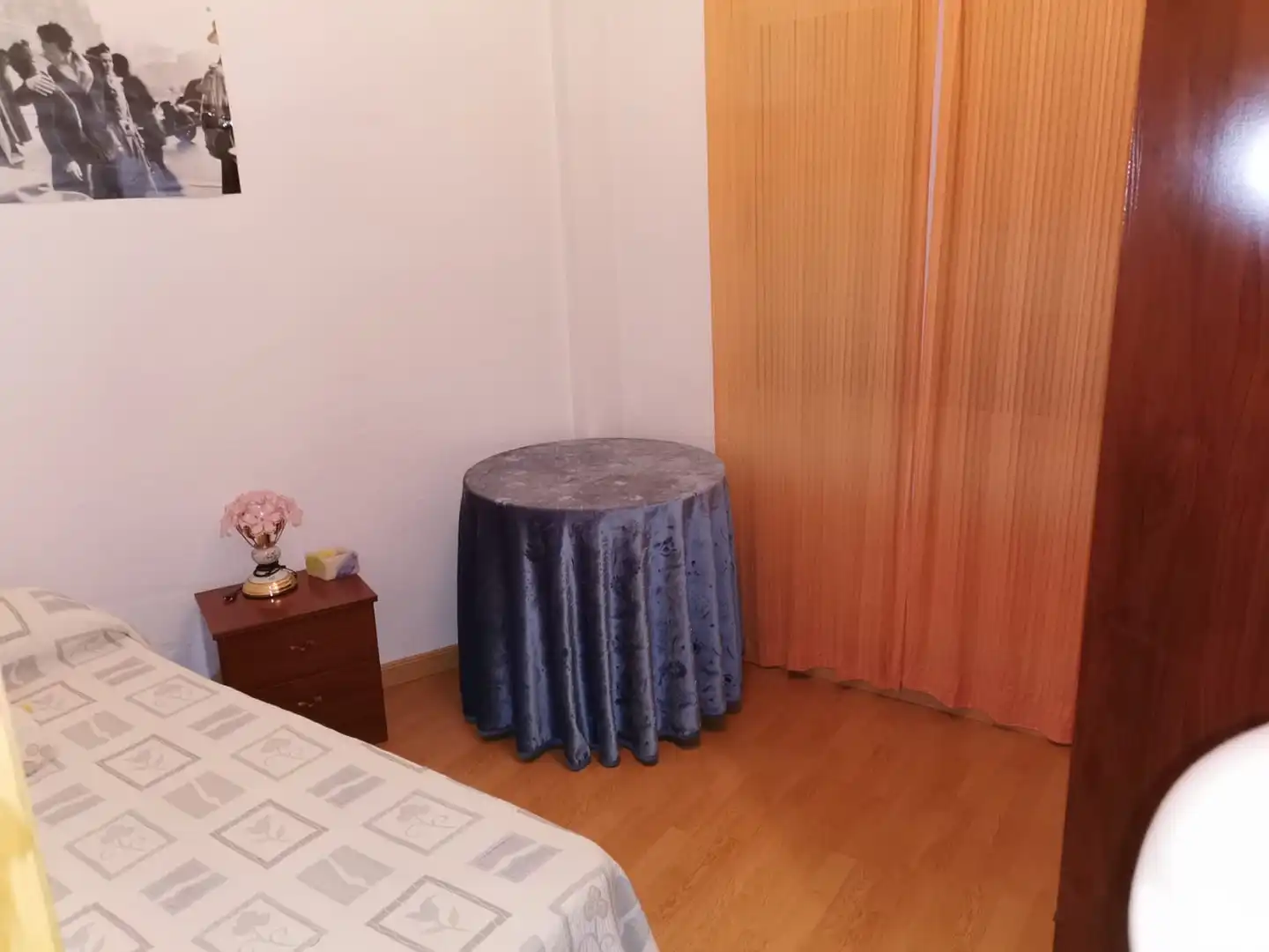 Bedroom of Flat for rent in Granada  with Washing machine