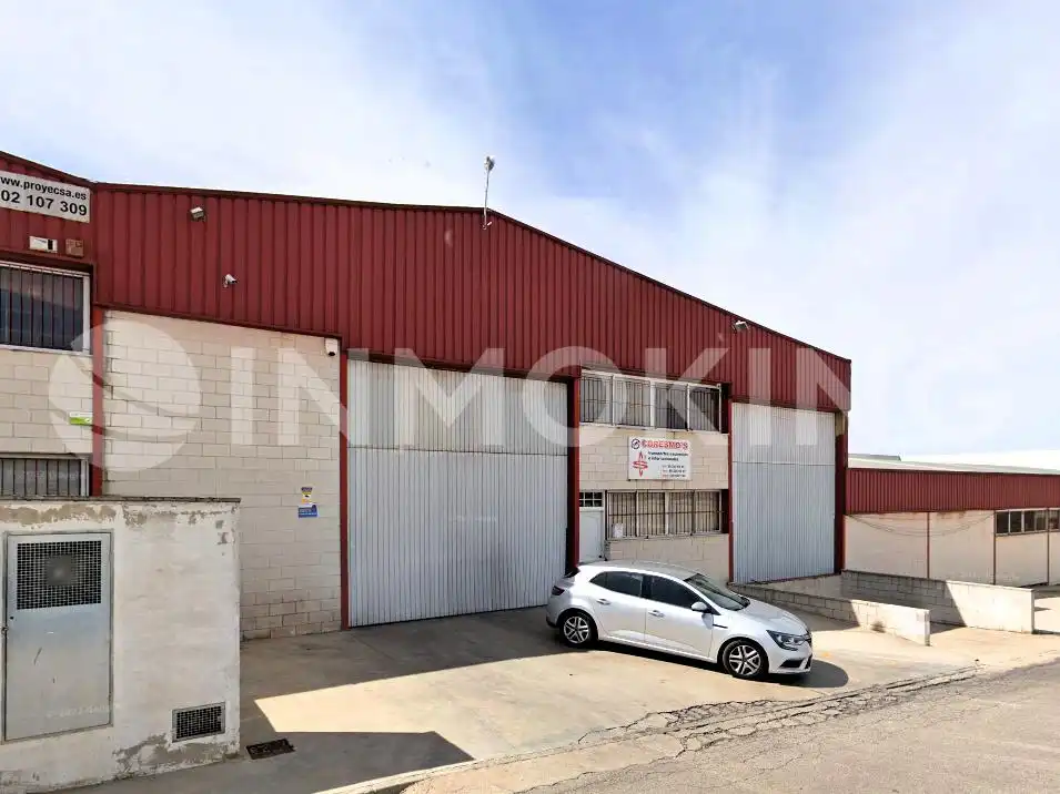 Vista exterior de Nave industrial en venta en Montaverner