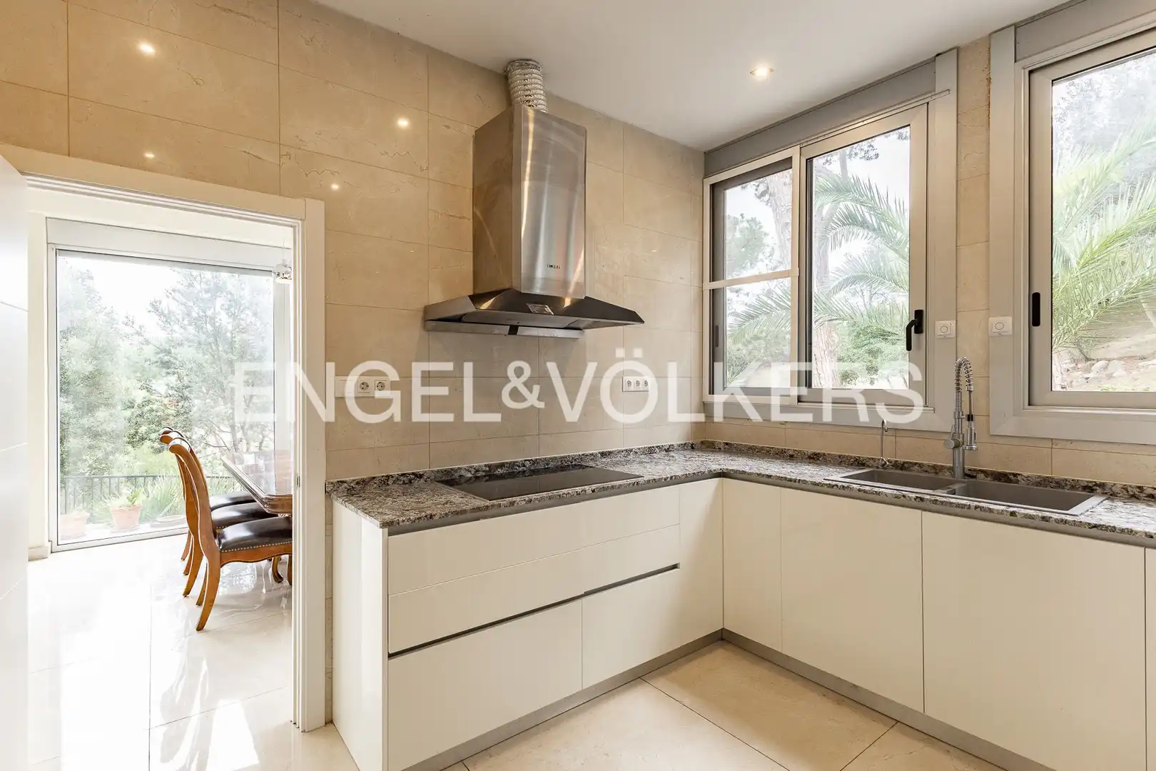 Cocina de Casa o chalet en venta en Premià de Dalt con Aire acondicionado, Calefacción y Jardín privado