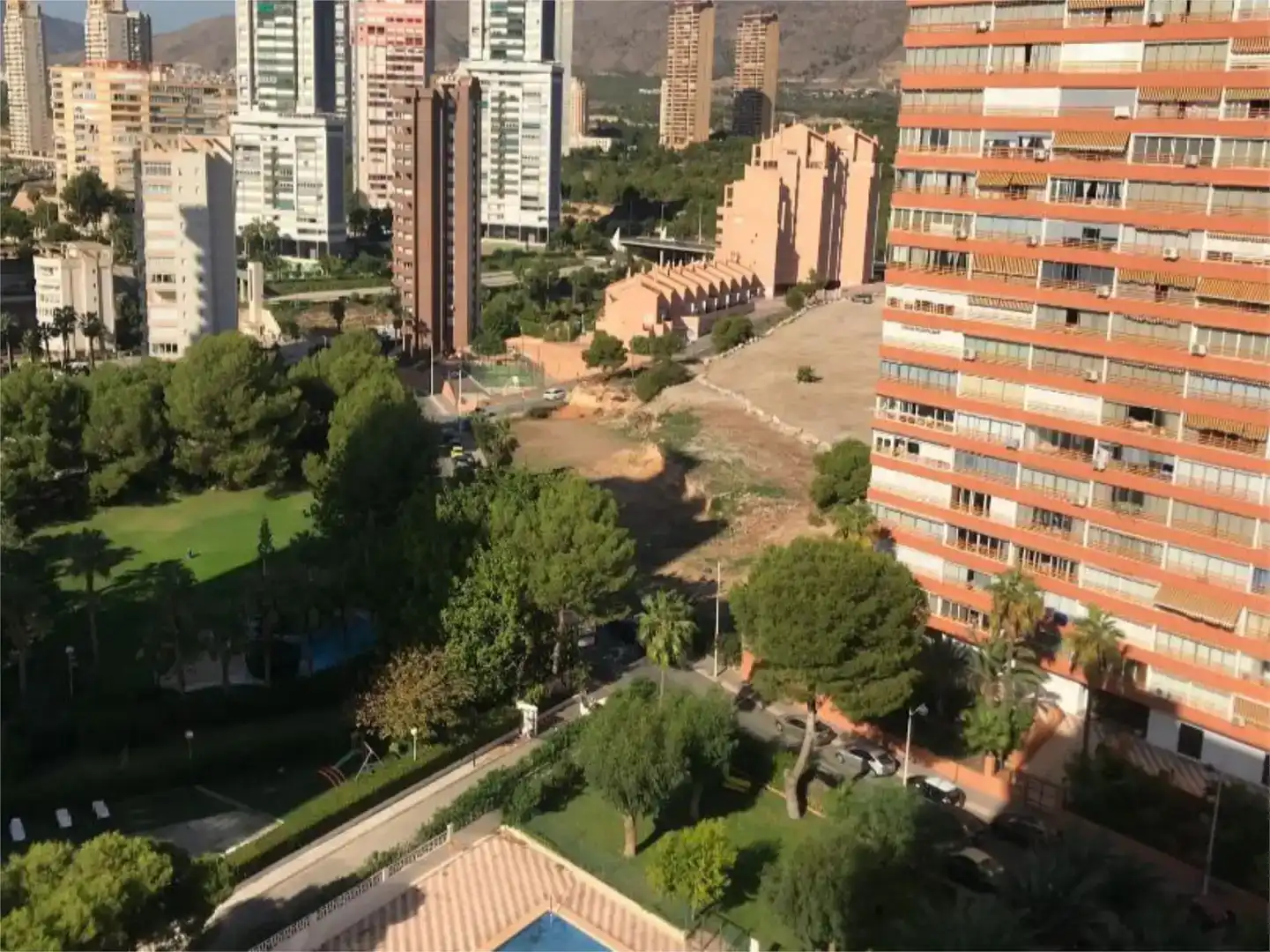 Außenansicht von Wohnung zur Miete in Benidorm mit Klimaanlage, Privatgarten und Schwimmbad