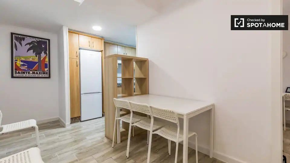 Kitchen of Flat for rent in Valencia  with Air Conditioner, Heating and Furnished