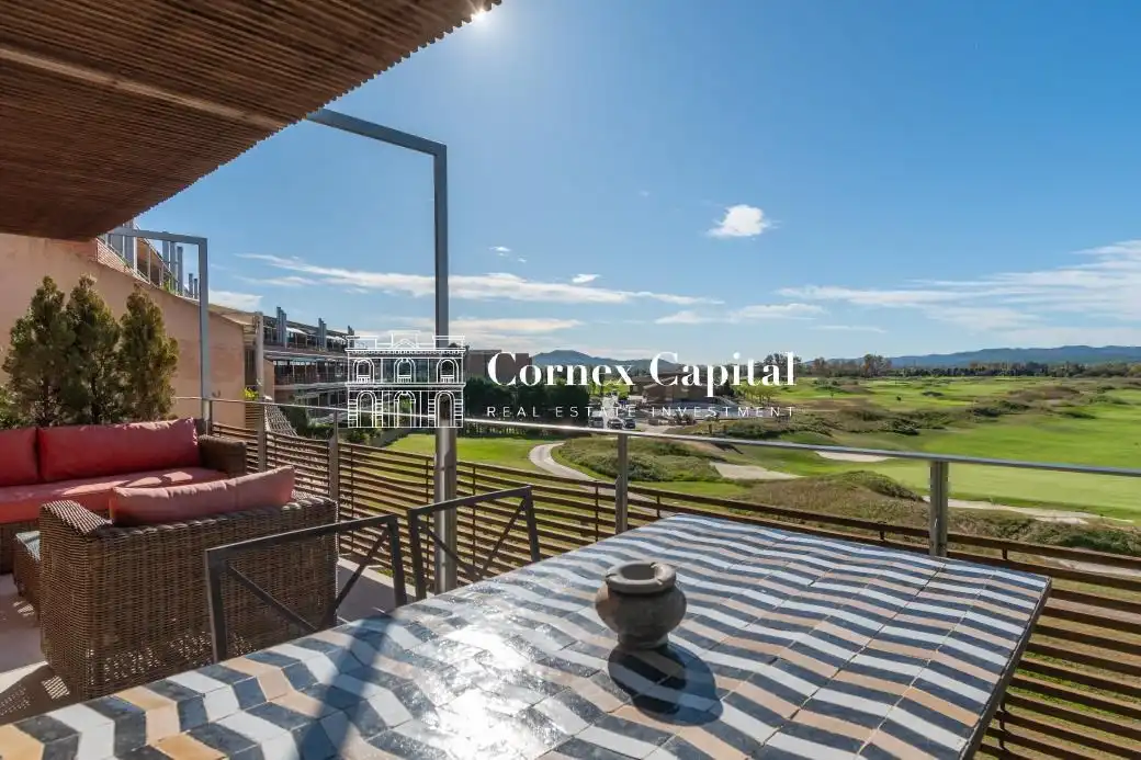 Dúplex con piscina en venta en Empordà Golf, imagen 3