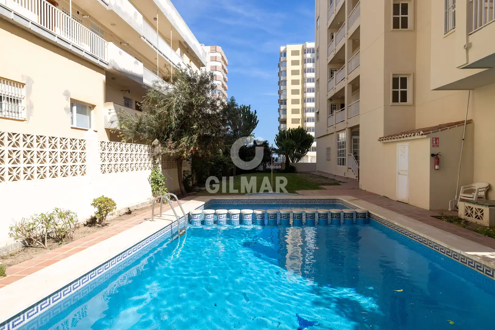 Piscina de Àtic en venda en Fuengirola amb Calefacció, Jardí privat i Traster