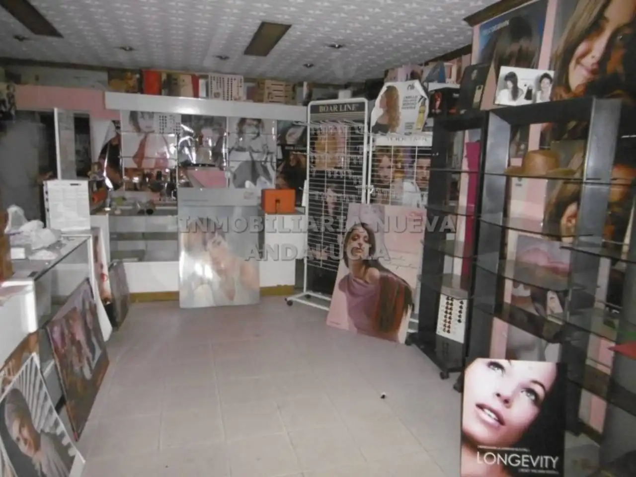 Local comercial de lloguer a Oliveros - Altamira