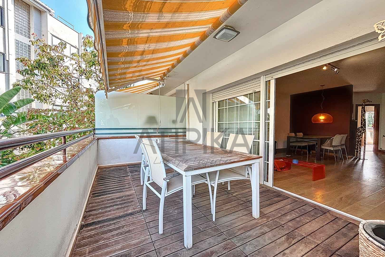 Terrace of House or chalet for sale in Vilanova i la Geltrú  with Air Conditioner, Heating and Storage room