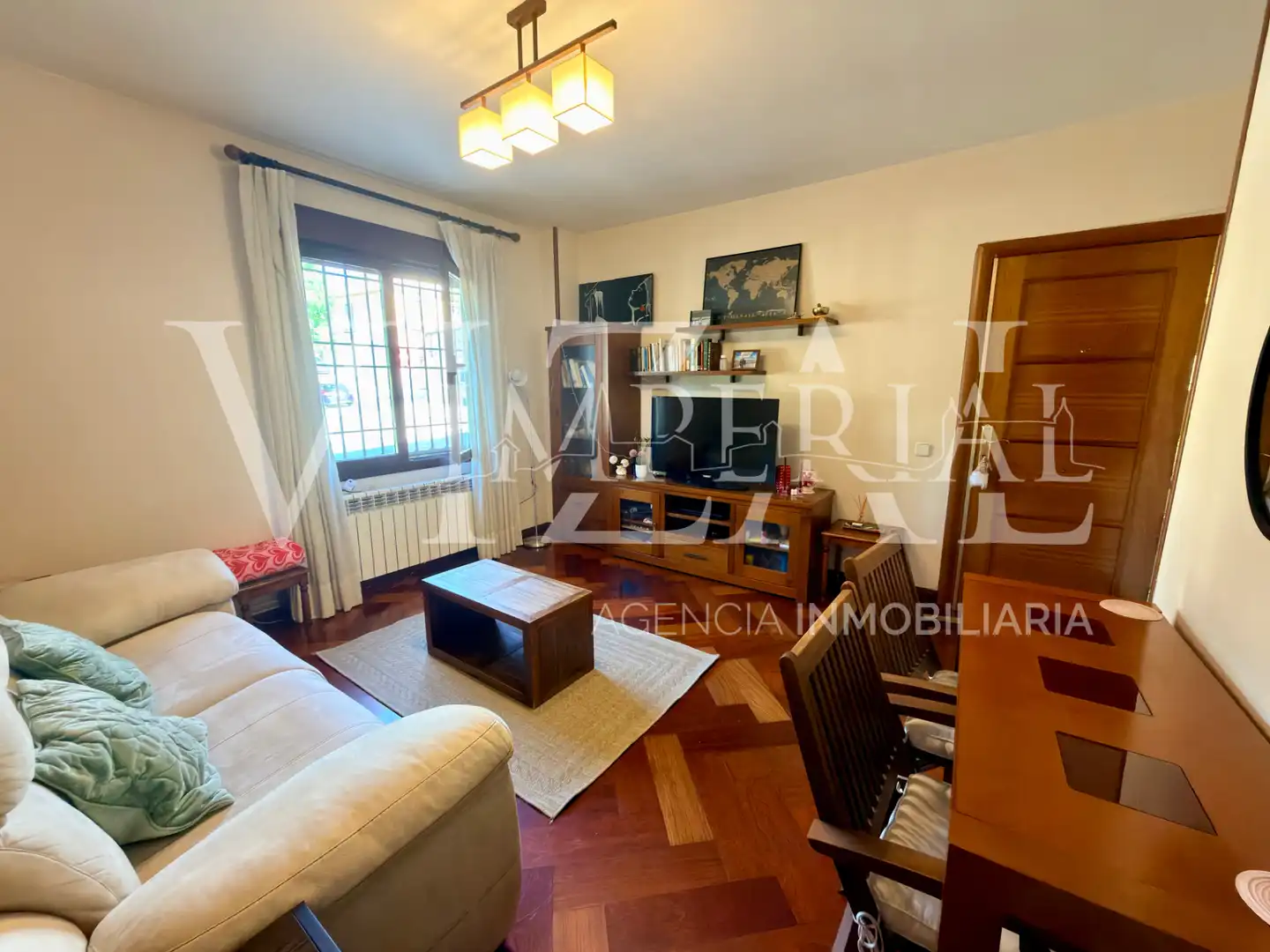 Sala d'estar de Apartament en venda en Toledo amb Calefacció, Parquet i Traster