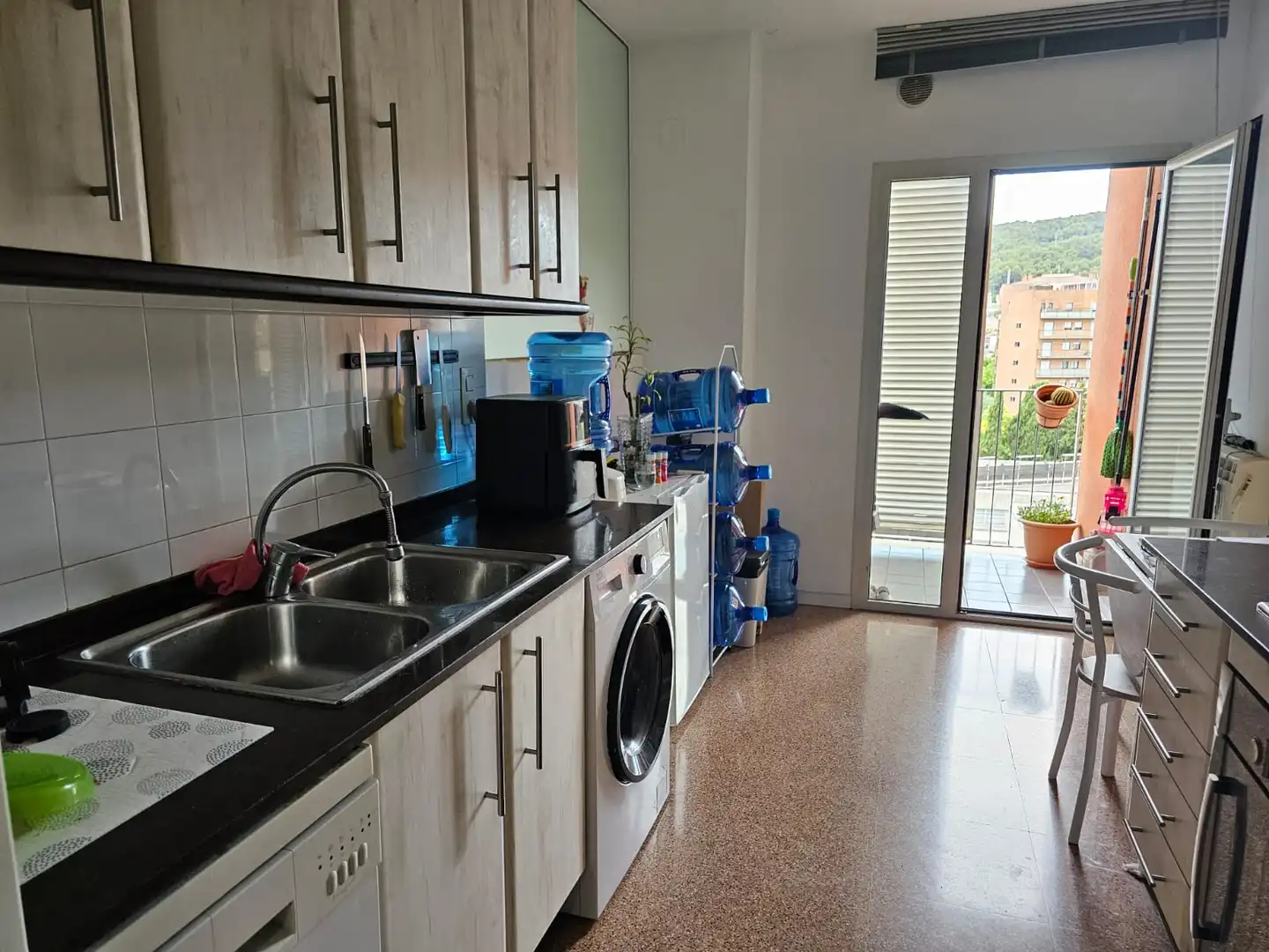 Kitchen of Flat for rent in Sant Andreu de la Barca  with Air Conditioner, Oven and Balcony