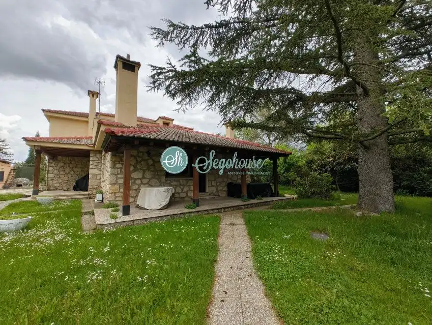 Exterior view of Houses for sale in Segovia  with Heating