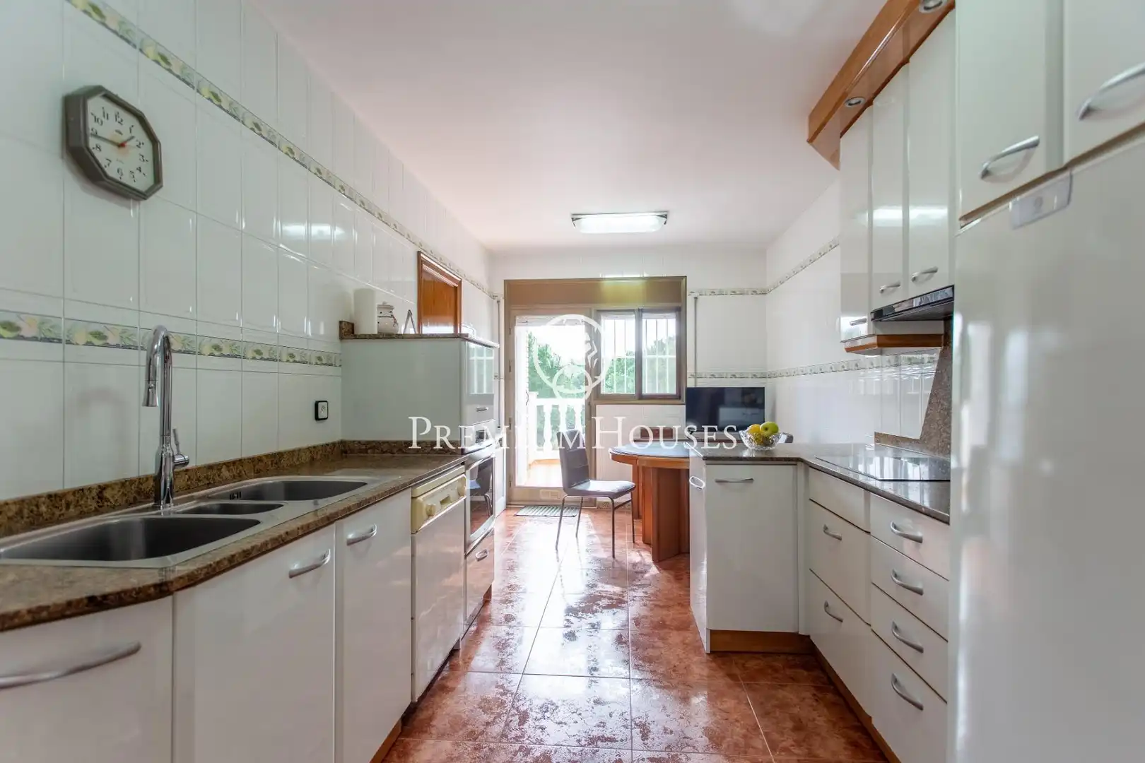 Cocina de Casa o chalet en venta en Badalona con Aire acondicionado, Calefacción y Jardín privado