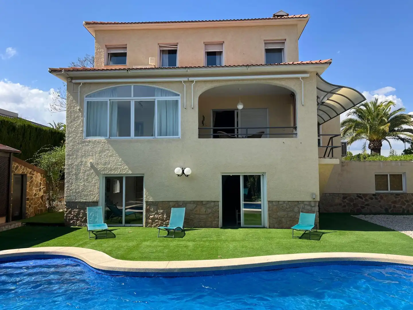 Vista exterior de Casa o chalet en venta en Benidorm con Aire acondicionado, Jardín privado y Piscina