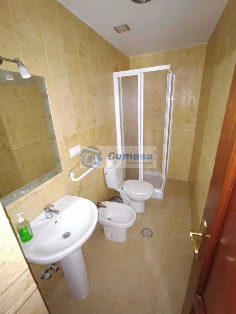 Bany de Apartament en venda en Martos amb Calefacció i Moblat