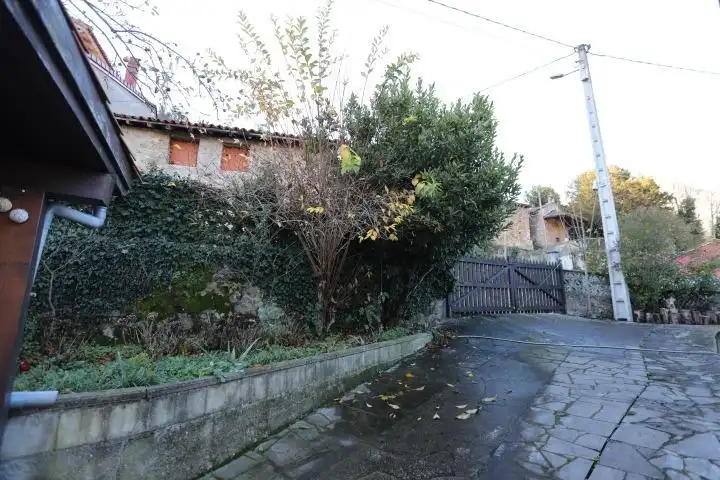 Vista exterior de Finca rústica en venda en Quirós amb Calefacció, Jardí privat i Terrassa