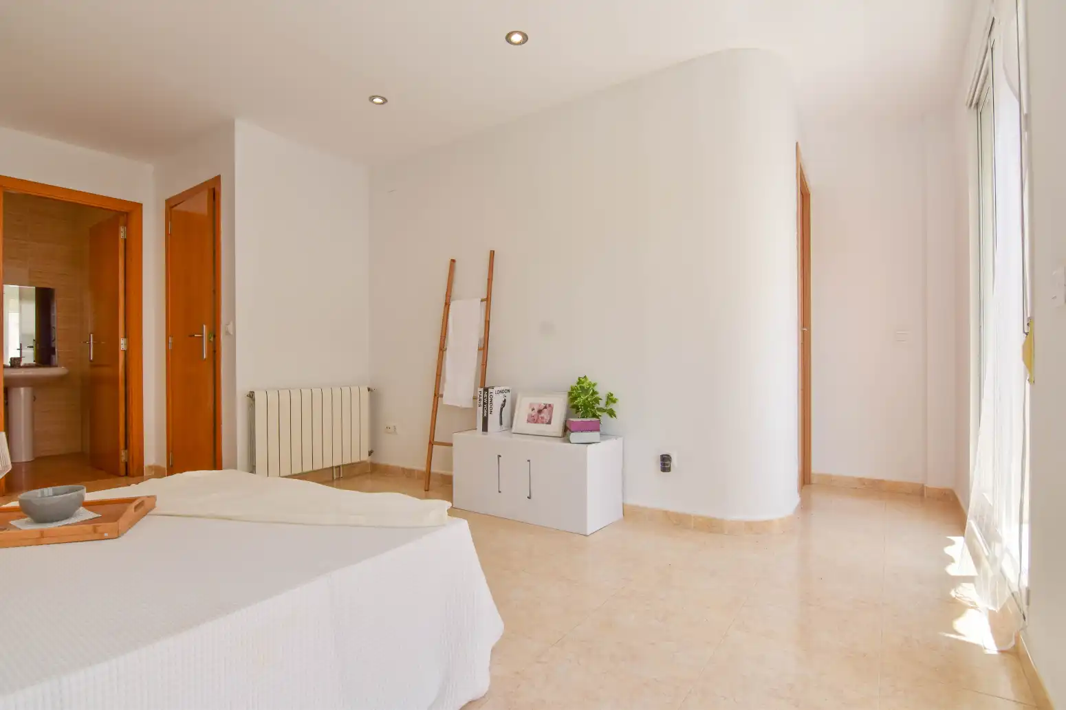 Bedroom of Detached homes for sale in Emperador  with Heating, Terrace and Balcony
