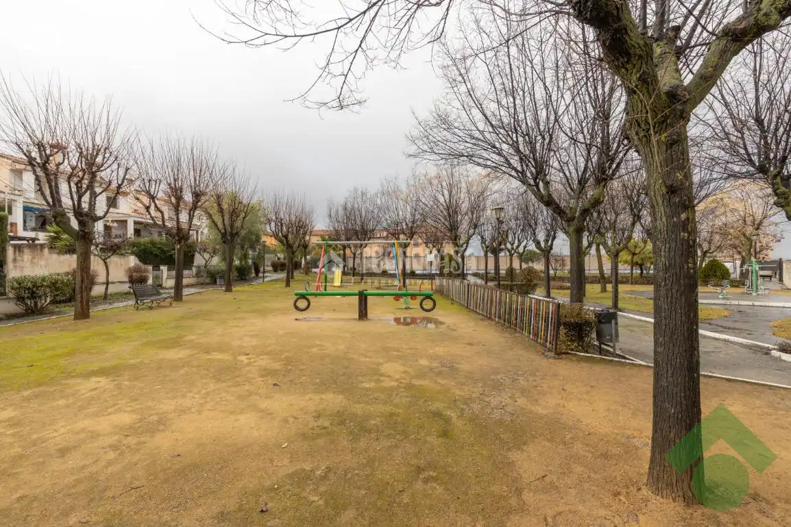 Vista exterior de Casa adosada en venta en Ogíjares con Aire acondicionado, Calefacción y Trastero