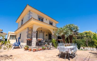 Vista exterior de Casa o xalet en venda en Camarena amb Terrassa