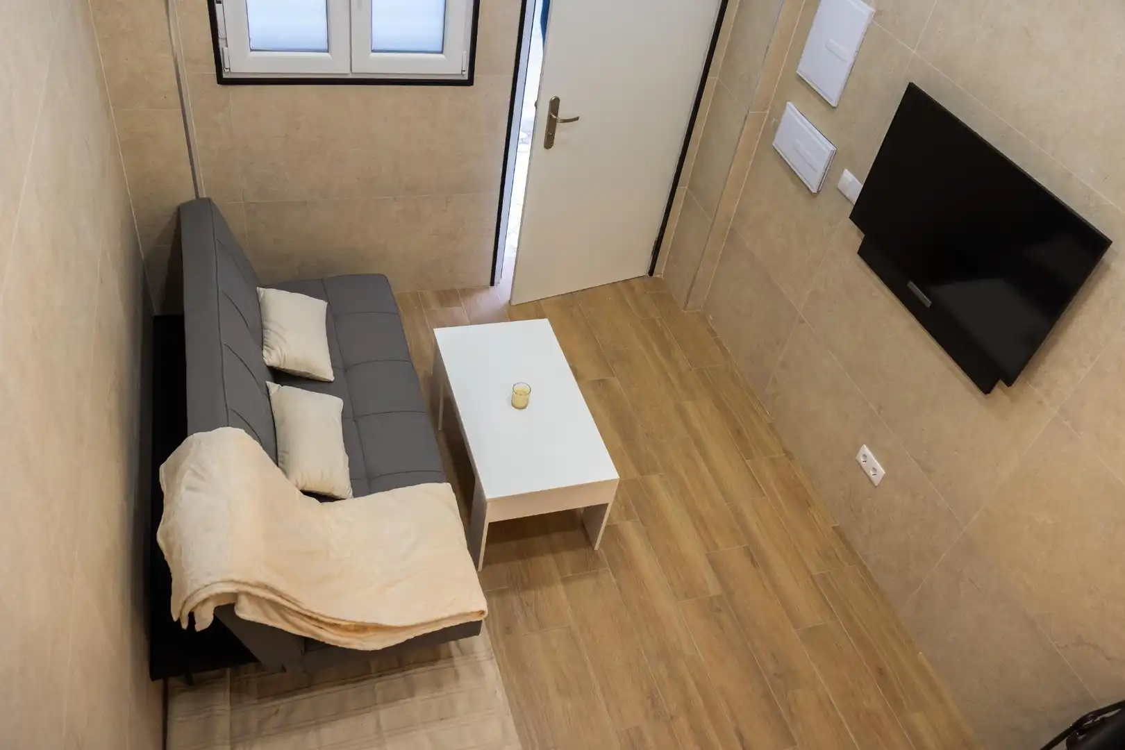 Sala d'estar de Oficina en venda en Granada amb Moblat