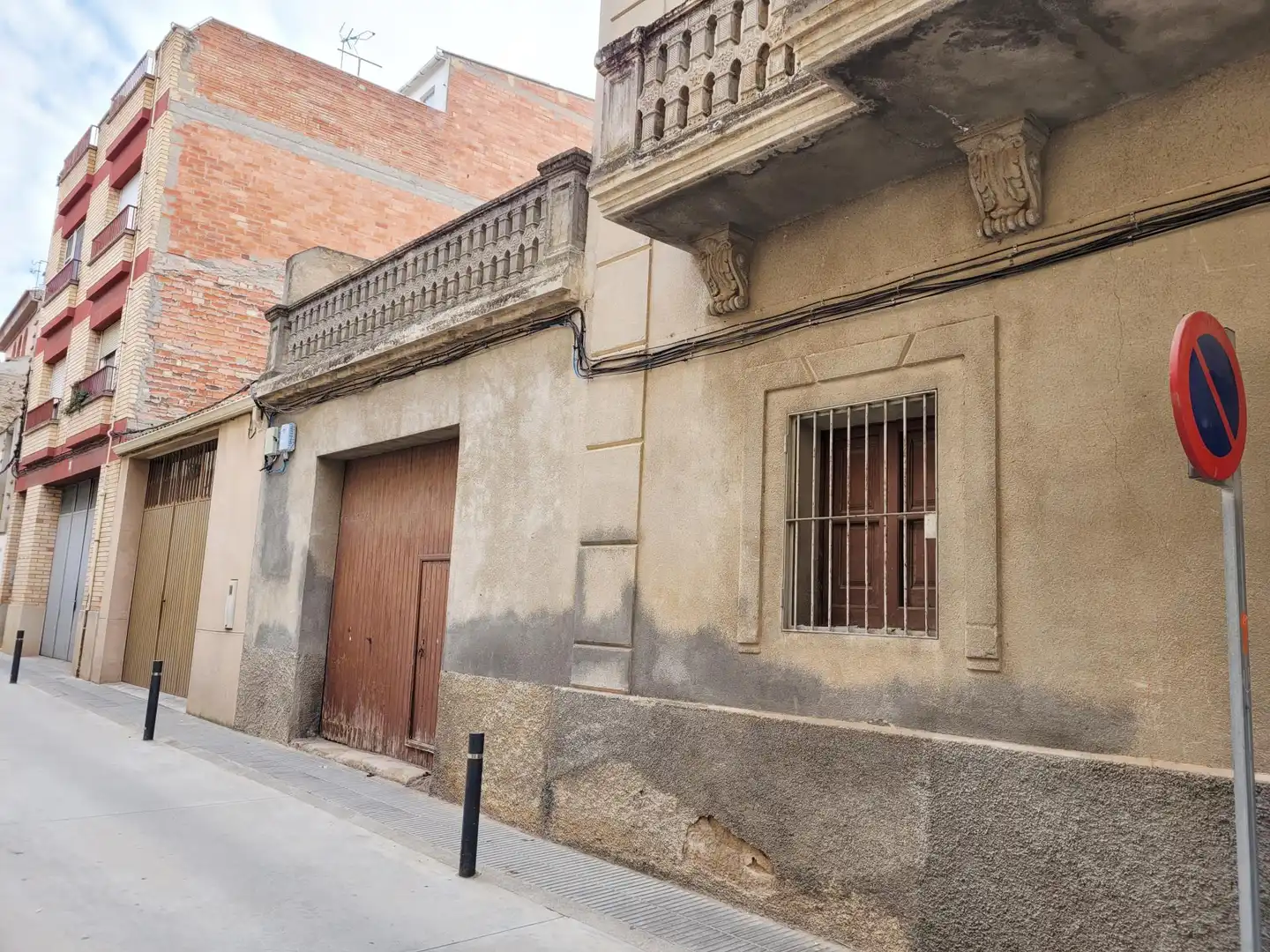 Vista exterior de Casa adosada en venda en El Palau d'Anglesola amb Calefacció i Jardí privat