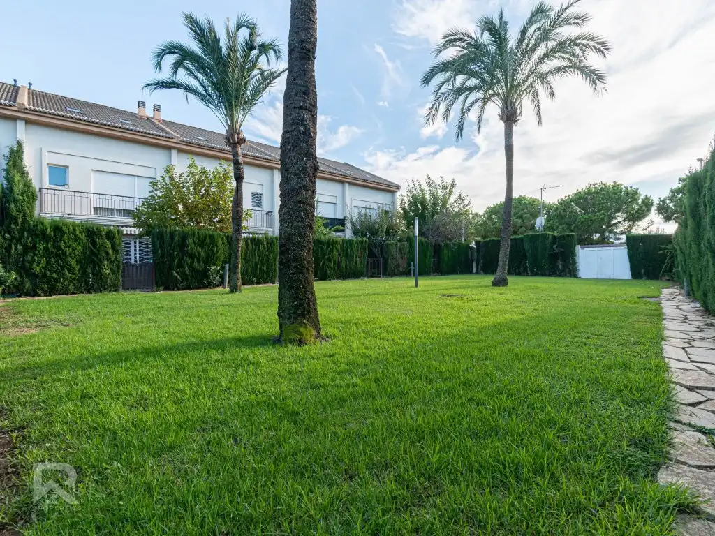 Garden of Detached homes for sale in Gandia